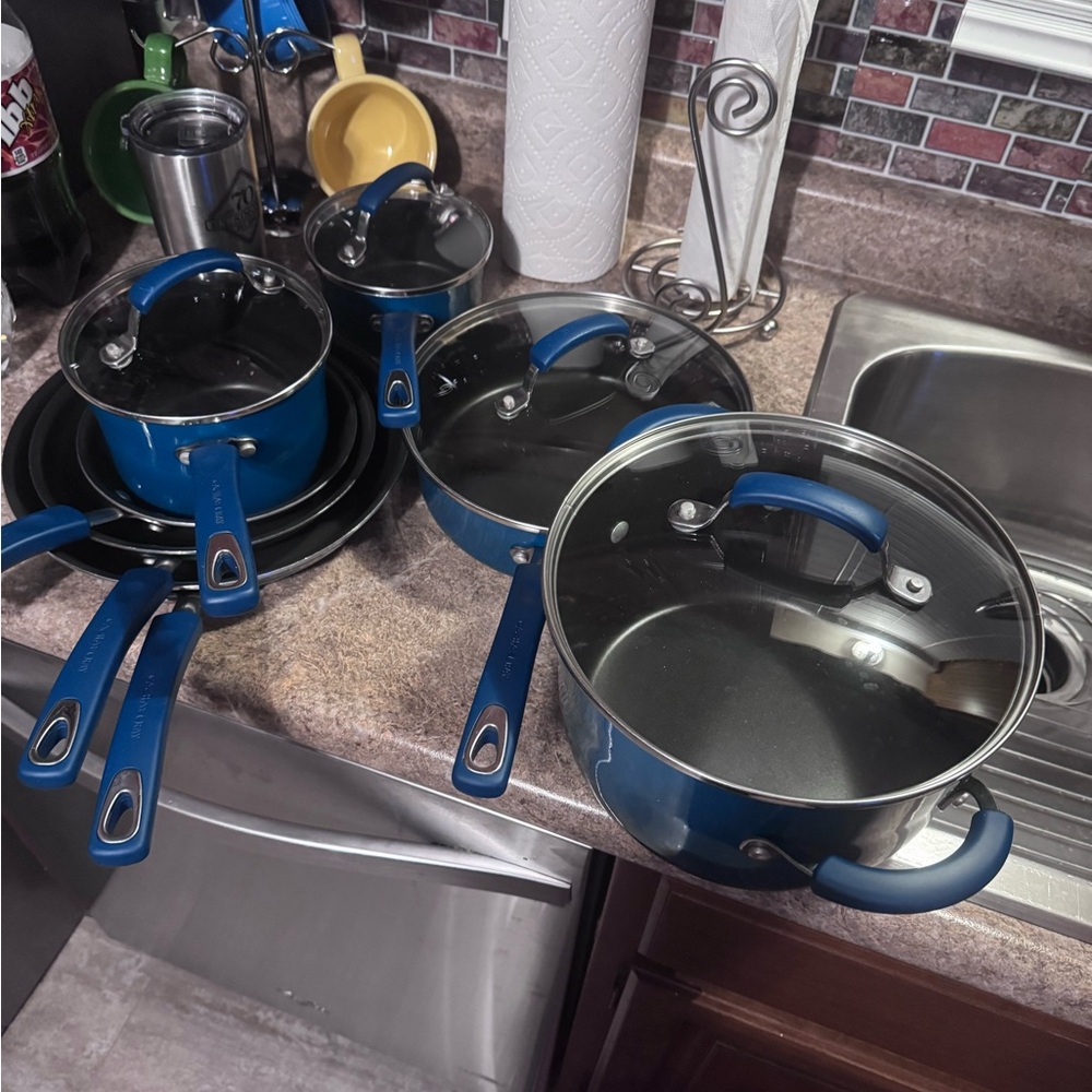 Rachael Ray Teel Cookware Set with Glass Lids